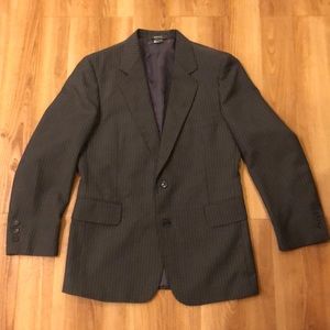 Men’s grey pinstripe blazer
